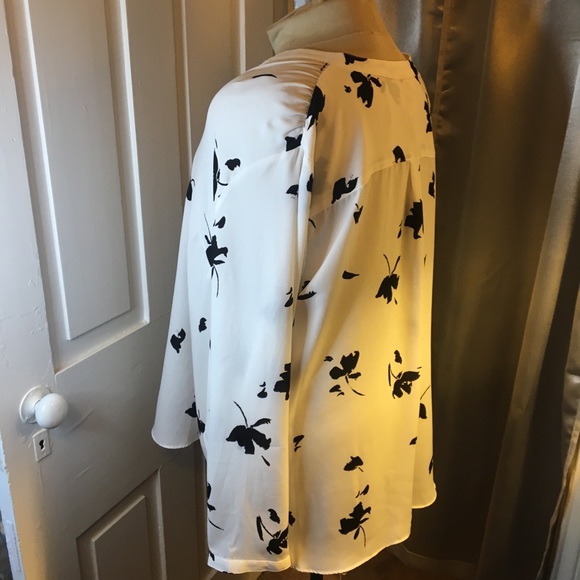 ✨ava & viv ivory floral blouse✨ - Picture 2 of 3